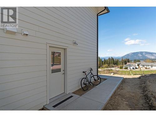 1021 16 Avenue Se, Salmon Arm, BC - Outdoor With Exterior