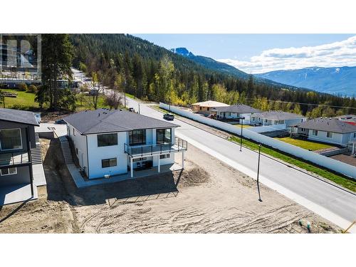 1021 16 Avenue Se, Salmon Arm, BC - Outdoor With View