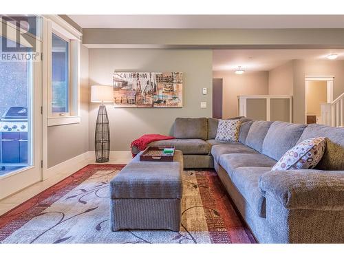 536 Falcon Point Way, Vernon, BC - Indoor Photo Showing Living Room