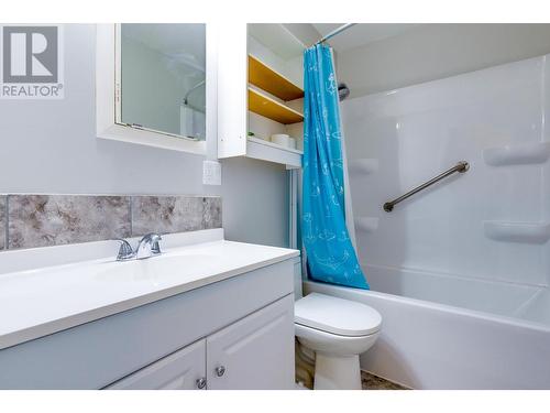 1543 9Th Avenue, Prince George, BC - Indoor Photo Showing Bathroom