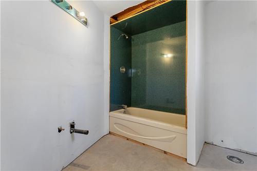 1645 Indiana Road E, Canfield, ON - Indoor Photo Showing Bathroom