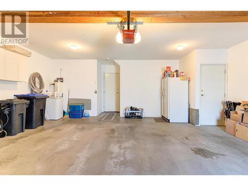 880 Christina Place Unit# 20, Kelowna, BC - Indoor Photo Showing Garage