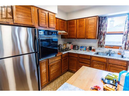 108 Ford Street, Revelstoke, BC - Indoor Photo Showing Kitchen With Double Sink