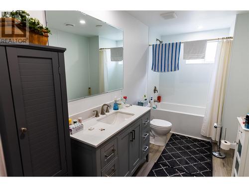 108 Ford Street, Revelstoke, BC - Indoor Photo Showing Bathroom