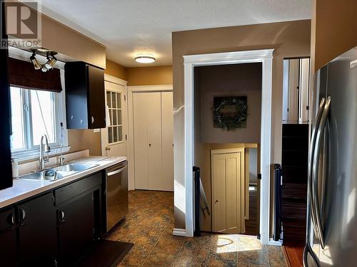 11113 14A Street, Dawson Creek, BC - Indoor Photo Showing Kitchen