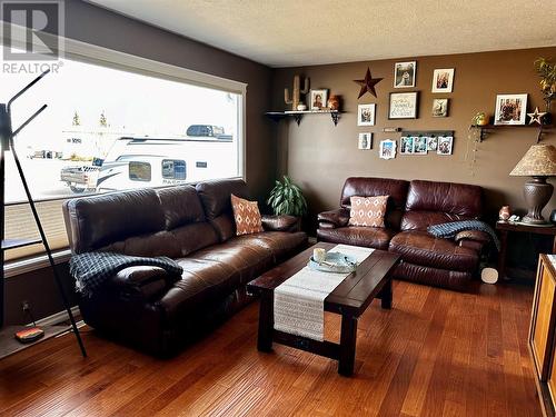 11113 14A Street, Dawson Creek, BC - Indoor Photo Showing Living Room