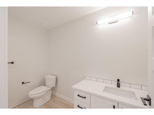 1 - 1311 Westside Park Drive, Invermere, BC - Indoor Photo Showing Bathroom