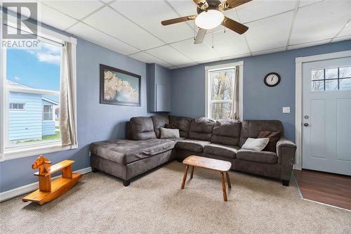 45 Milton Street, St Clair, ON - Indoor Photo Showing Living Room