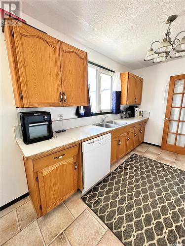 412 Mcgillivray Drive, Weyburn, SK - Indoor Photo Showing Kitchen With Double Sink