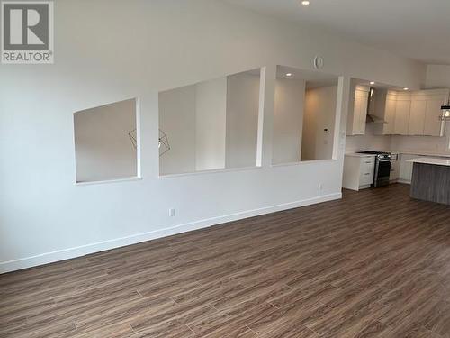 3451 16 Avenue, Salmon Arm, BC - Indoor Photo Showing Kitchen