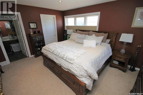 2082 Laurier Bay E, Regina, SK - Indoor Photo Showing Bedroom