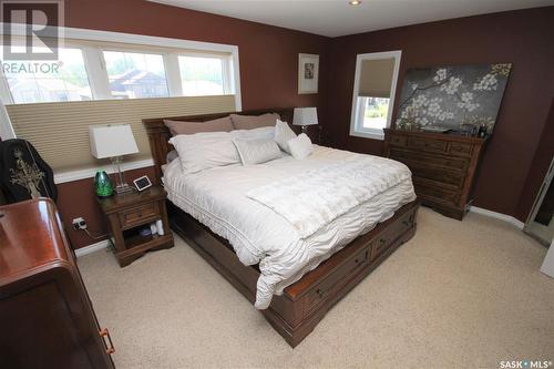 2082 Laurier Bay E, Regina, SK - Indoor Photo Showing Bedroom
