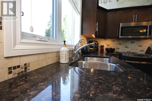 2082 Laurier Bay E, Regina, SK - Indoor Photo Showing Kitchen With Double Sink