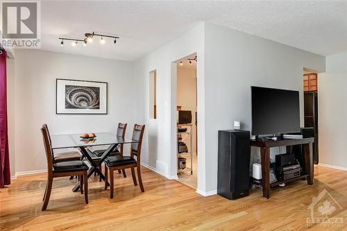 1824 Axminster Court, Ottawa, ON - Indoor Photo Showing Dining Room