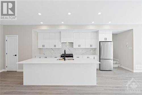 306 Lanark Avenue Unit#A, Ottawa, ON - Indoor Photo Showing Kitchen