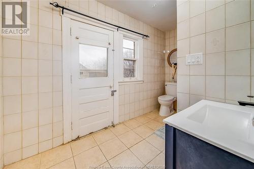 1031 Windermere, Windsor, ON - Indoor Photo Showing Bathroom