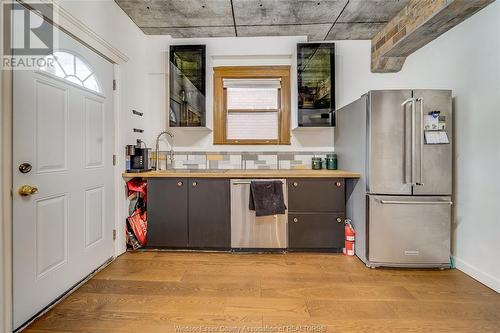 1031 Windermere, Windsor, ON - Indoor Photo Showing Kitchen