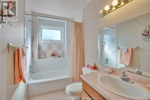 760 Radisson Crt W, Windsor, ON - Indoor Photo Showing Bathroom