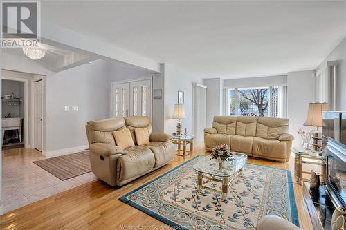 760 Radisson Crt W, Windsor, ON - Indoor Photo Showing Living Room