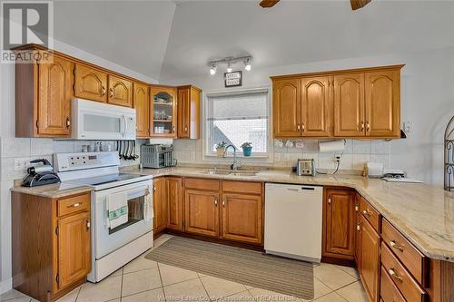 760 Radisson Crt W, Windsor, ON - Indoor Photo Showing Kitchen