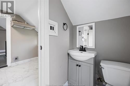 1003 Tuscarora, Windsor, ON - Indoor Photo Showing Bathroom