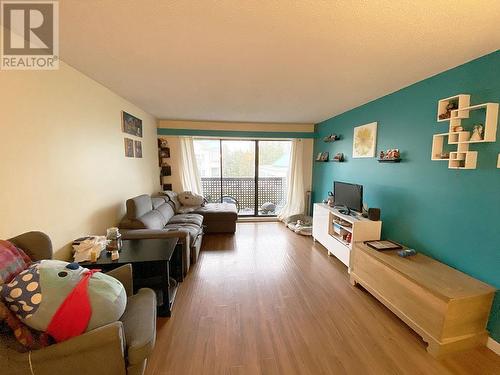 409 365 Ginger Drive, New Westminster, BC - Indoor Photo Showing Living Room