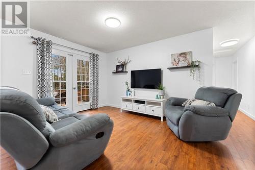 50 Jamie Crescent, Petawawa, ON - Indoor Photo Showing Living Room