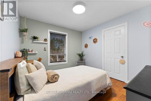 50 Jamie Crescent, Petawawa (520 - Petawawa), ON - Indoor Photo Showing Bedroom