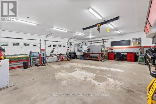 50 Jamie Crescent, Petawawa (520 - Petawawa), ON - Indoor Photo Showing Garage