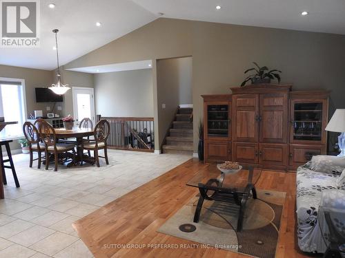395 Bourdeau Road, London, ON - Indoor Photo Showing Dining Room