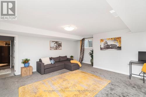 556 Gaiser Rd, Welland, ON - Indoor Photo Showing Living Room