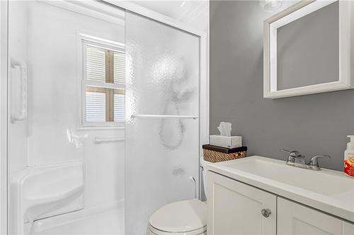 360 East 25Th Street, Hamilton, ON - Indoor Photo Showing Bathroom
