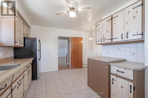 1175 Patann Drive, London, ON - Indoor Photo Showing Kitchen