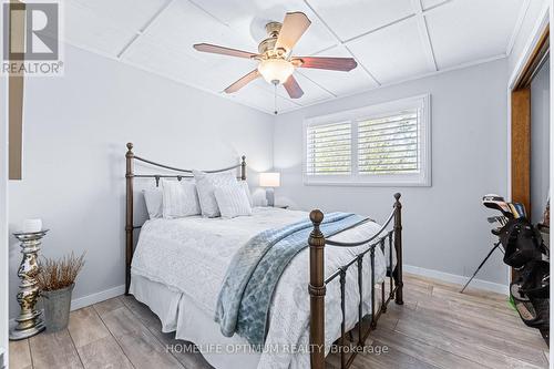 1734 Highway 518 E, Kearney, ON - Indoor Photo Showing Bedroom