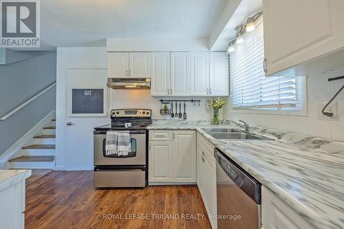 456 Regal Dr, London, ON - Indoor Photo Showing Kitchen With Double Sink