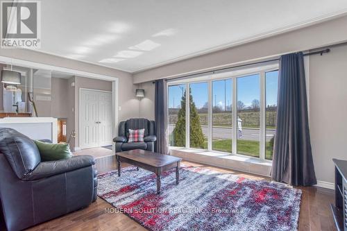 66 Dixon St, Kitchener, ON - Indoor Photo Showing Living Room
