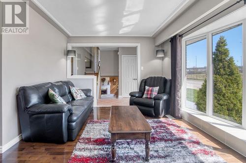 66 Dixon St, Kitchener, ON - Indoor Photo Showing Living Room