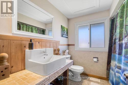 66 Dixon St, Kitchener, ON - Indoor Photo Showing Bathroom