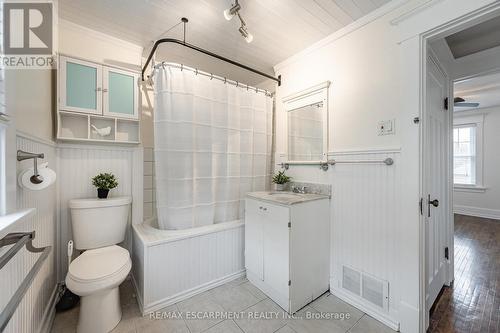 4625 Fifth Ave, Niagara Falls, ON - Indoor Photo Showing Bathroom