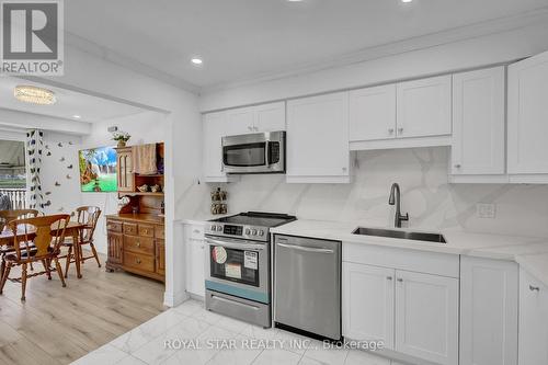 19 Barnaby Drive, St. Catharines, ON - Indoor Photo Showing Kitchen With Upgraded Kitchen