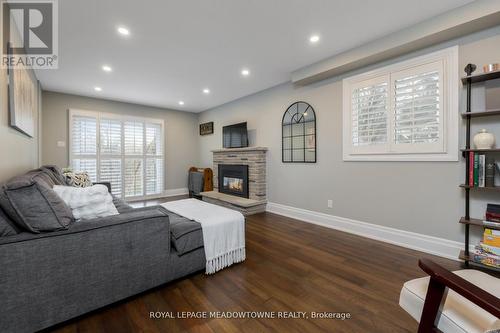 48 Regan Cres, Halton Hills, ON - Indoor Photo Showing Living Room With Fireplace