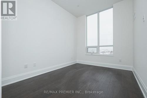 #729 -2480 Prince Michael Dr, Oakville, ON - Indoor Photo Showing Other Room