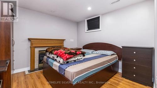 25 Oakmeadow Drive, Brampton, ON - Indoor Photo Showing Bedroom