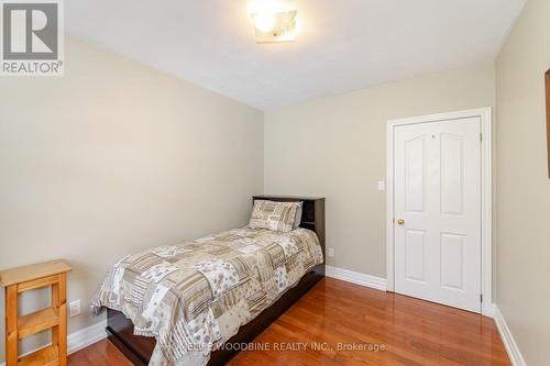 1342 Lewisham Drive, Mississauga, ON - Indoor Photo Showing Bedroom