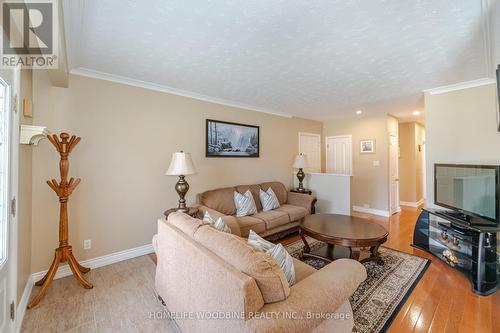 1342 Lewisham Drive, Mississauga, ON - Indoor Photo Showing Living Room