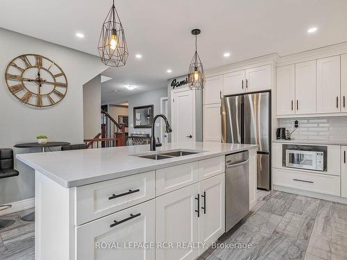 74 Kidd Cres, New Tecumseth, ON - Indoor Photo Showing Kitchen With Stainless Steel Kitchen With Double Sink With Upgraded Kitchen