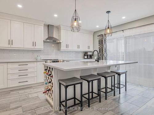 74 Kidd Cres, New Tecumseth, ON - Indoor Photo Showing Kitchen With Upgraded Kitchen
