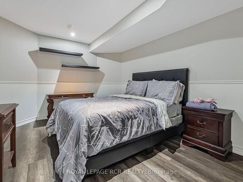 74 Kidd Cres, New Tecumseth, ON - Indoor Photo Showing Bedroom