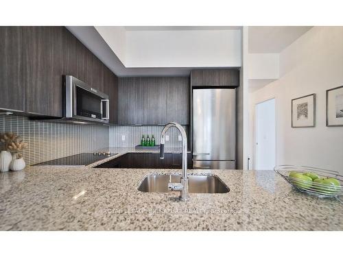 913-30 Shore Breeze Dr, Toronto, ON - Indoor Photo Showing Kitchen With Double Sink With Upgraded Kitchen