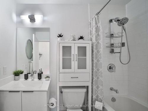 913-30 Shore Breeze Dr, Toronto, ON - Indoor Photo Showing Bathroom